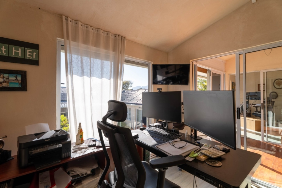 3 Bedroom Property for Sale in Mountainside Western Cape